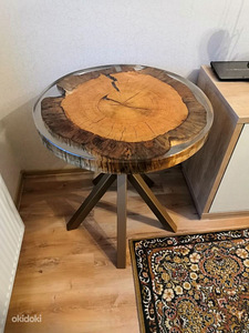 Эпоксидный стол из сосны (3 фото из 3)