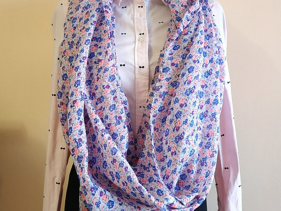 Красивый женский снуд