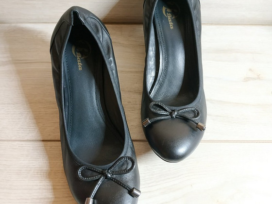 Кожаные фирменные женские туфельки от от Bata 38- 39 р
