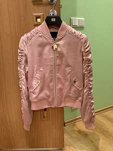 Новая куртка Guess (1 фото из 5)