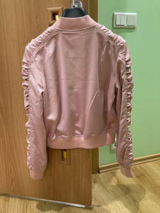Новая куртка Guess (3 фото из 5)