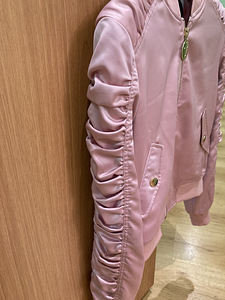 Новая куртка Guess (5 фото из 5)