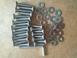 Набор болтов (3 фото из 5)