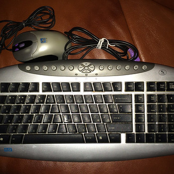 Juhtmega klaviatuur A4Tech KB (S) -21 ja hiir A4Tech SWOP-50