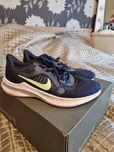Poiste spordijalatsid Nike (2 foto / 3)