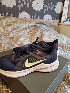 Poiste spordijalatsid Nike (3 foto / 3)