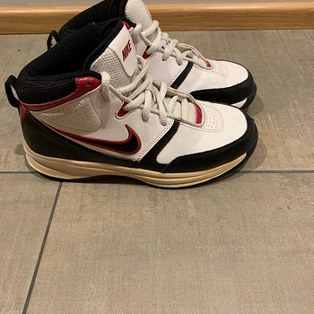 Nike lastejalatsid