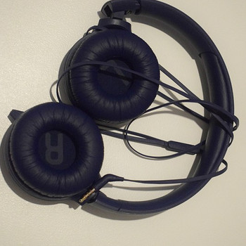 JBL kaasaskantavad kõrvaklapid