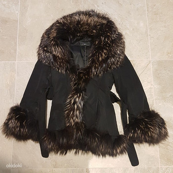 Продам теплую зимнюю куртку с мехом R&L