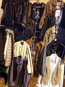 Дубленки, куртки, кожаные куртки, много обуви (1 фото из 5)