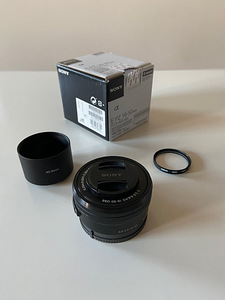 Sony E 16-50 мм f / 3,5-5,6 OSS (1 фото из 3)