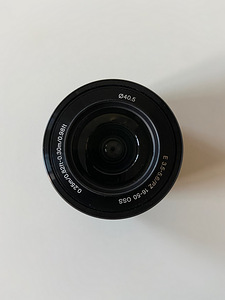 Sony E 16-50 мм f / 3,5-5,6 OSS (2 фото из 3)