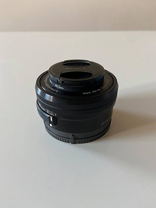Sony E 16-50 мм f / 3,5-5,6 OSS (3 фото из 3)