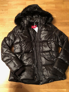 Новая зимняя куртка Guess (1 фото из 5)