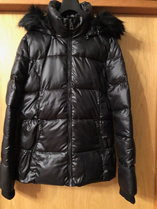 Новая зимняя куртка Guess (3 фото из 5)