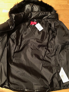 Новая зимняя куртка Guess (4 фото из 5)