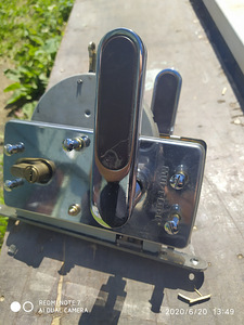 Дверной замок с двумя ключами MUL.T.LOCK (1 фото из 3)