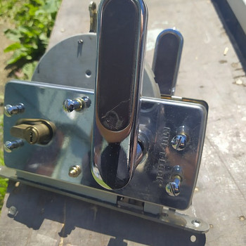 Дверной замок с двумя ключами MUL.T.LOCK
