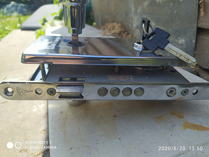 Дверной замок с двумя ключами MUL.T.LOCK (3 фото из 3)