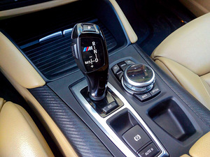 Jaunā BMW iDrive multimediju kontrolleru paplāksne (4 foto no 10)