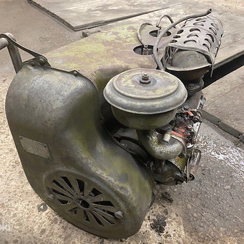 UD-2 Bensiin mootor