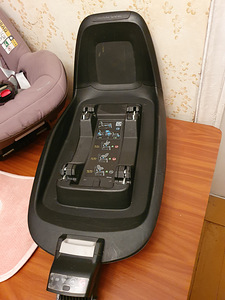 Maxi-Cosi 2Way Pearl turvatool + Isofix alus + suvekate (3 foto / 5)