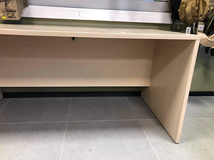 Laud, riiul ja kaubik heas korras kontoris (3 foto / 8)