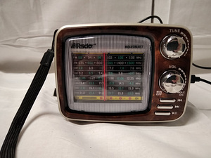 Päikeseenergial töötav raadio (1 foto / 4)