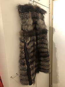 Loodusliku karusnaha vest (1 foto / 2)