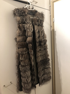 Loodusliku karusnaha vest (2 foto / 2)