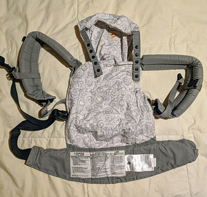 Ergobaby lapsekandmiskott koos beebisisuga (2 foto / 5)
