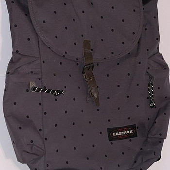 Серый рюкзак в горошек "Eastpak"