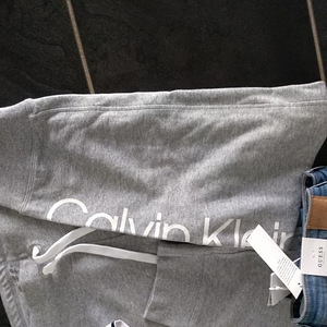 Calvin Klein dressipüksid M- L (2 foto / 2)