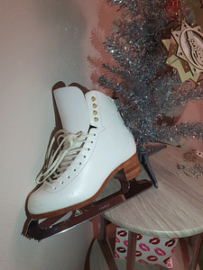 Iluuisud Jackson Elite Figure Skate – DJ2700 (5 1/2 B) (1 foto / 3)