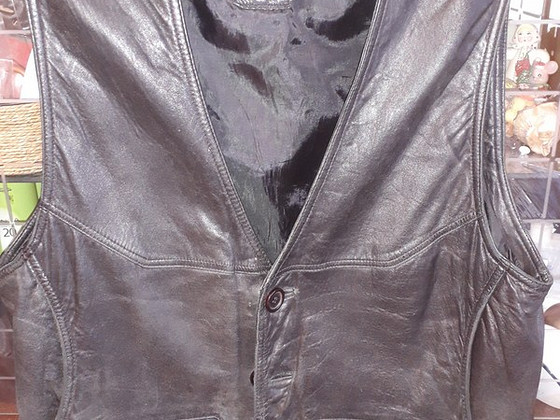 Meeste nahast vest