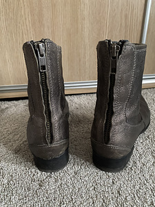 Женские сапоги (2 фото из 2)