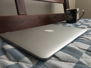 MacBook Air (1 foto / 1)