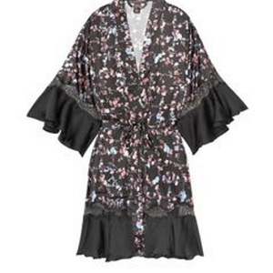 НОВИНКА! Халат Victoria’s Secret Flounce Robe (1 фото из 3)