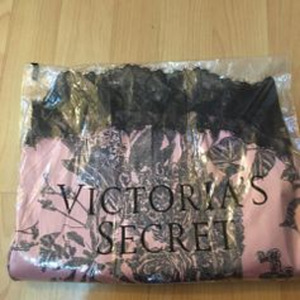 НОВИНКА! Мини-слипоны Victoria’s Secret (2 фото из 3)