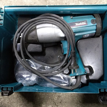 Mutrikeeraja Makita 6906