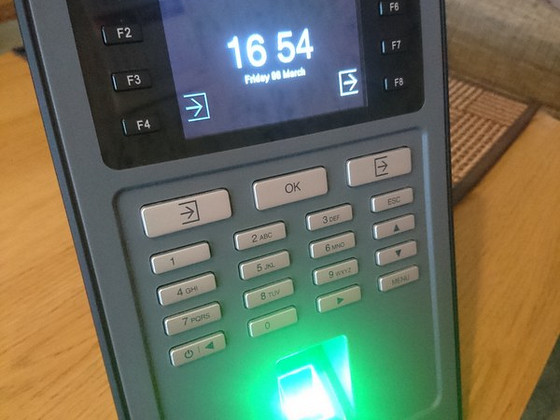 Считыватель отпечатков пальцев safescan ta-8020 CLOCKING IN