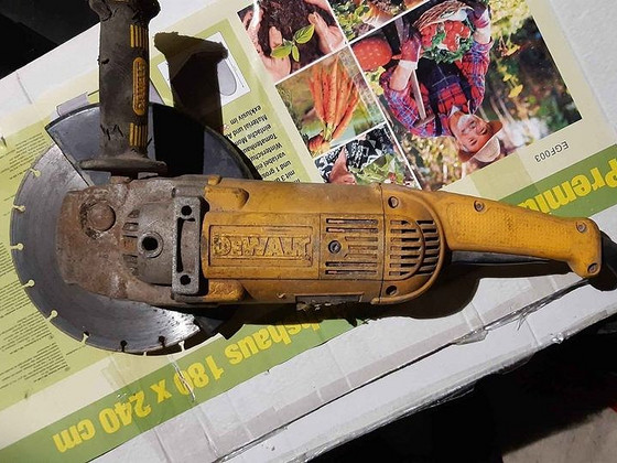 Nurklihvija DeWalt 2200W угловой шлифовщик