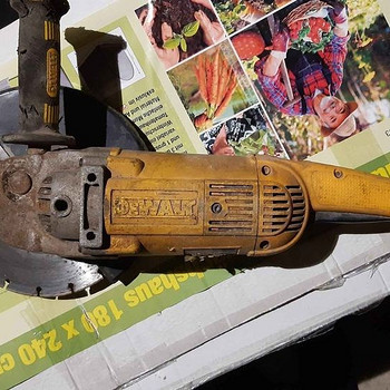 Nurklihvija DeWalt 2200W угловой шлифовщик