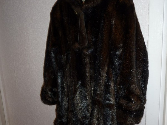 Шуба из искусственного меха с капюшоном L-XXL, 50 размер