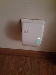 Беспроводной WiFi ретранслятор 300 Мбит/с (1 фото из 3)