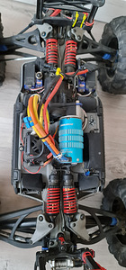 TRAXXAS SUMMiT brushless (6 foto / 10)