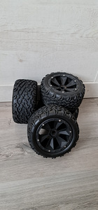 TRAXXAS SUMMiT brushless (7 foto / 10)