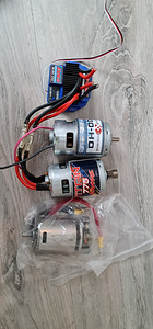 TRAXXAS SUMMiT brushless (8 foto / 10)