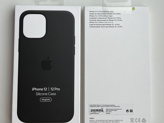 iPhone 12 / 12 Pro Silicone Case with MagSafe