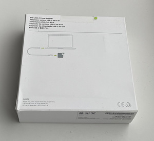Apple 61W USB-C Power Adapter (2 фото из 2)